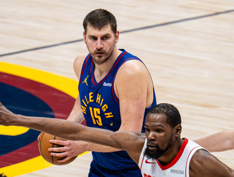 36分惨败！火箭被掘金打花，全队低迷，约基奇三双，乌度卡该担责